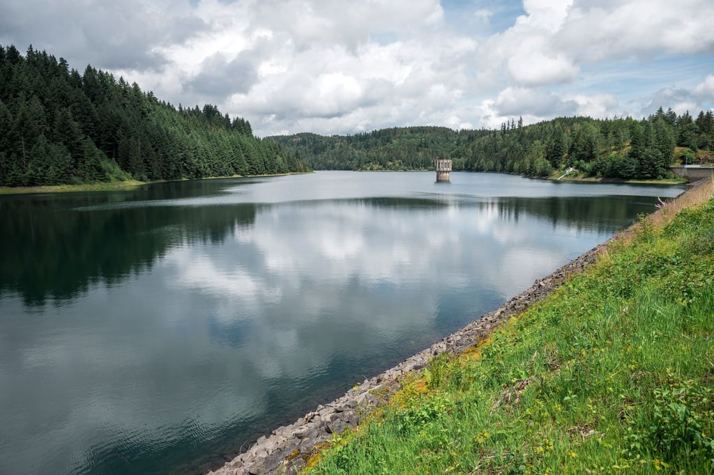 Erholungsort und wichtige Trinkwasserquelle der Region: die Talsperre Mauthaus in Oberfranken.