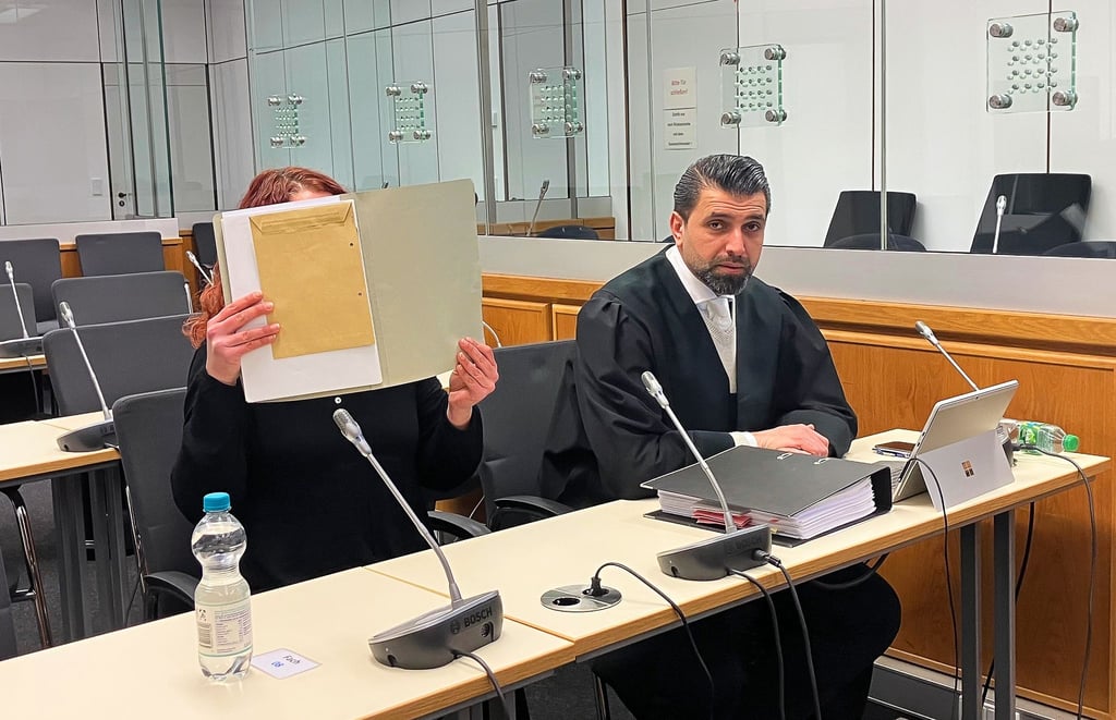 Im „Reichsbürger“-Prozess am OLG Celle wurde die Angeklagte schuldig gesprochen – auf eine Strafe verzichtet das Gericht. (Archivbild)