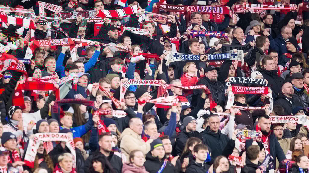 Fans von RB Leipzig beim Bundesliga-Spiel gegen Borussia Dortmund.