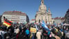 Für die Demonstration vor der Frauenkirche waren vorab 500 Teilnehmer angemeldet.