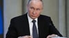 Wladimir Putin drängt Ukrainer nach britischen Angaben dazu, die russische Staatsbürgerschaft anzunehmen. (Archivbild)