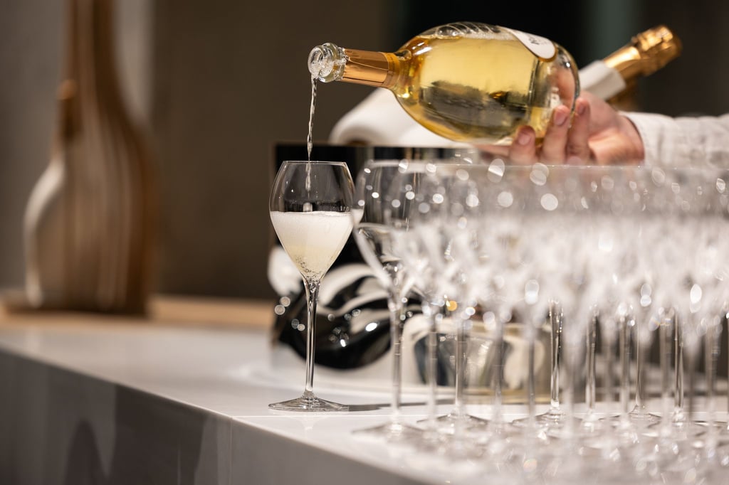 Die Champagner-Korken knallen seltener in Deutschland. (Symbolbild)