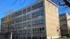 Die Grundschule "Freiherr Spiegel" in Halberstadt bietet von außen ein trostloses Bild. Das soll sich nun endlich ändern. 
