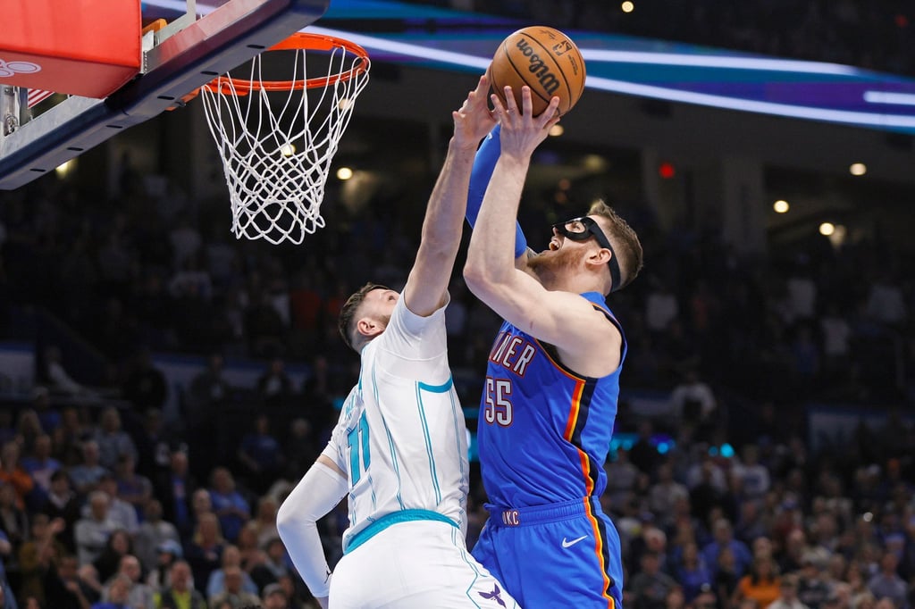 Isaiah Hartenstein (r.) holte gegen Charlotte bereits sein 26. Double-Double aus Punkten und Rebounds.