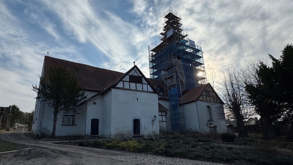 Der Turm der evangelischen St.-Stephani-Kirche in Dingelstedt muss aufwändig saniert werden.