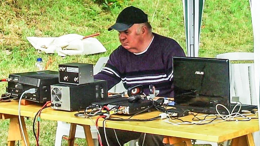 Beim gemeinsamen Funken im Freien kommen die Mitglieder des DARC zusammen, um ihre Technik zu zeigen und auszuprobieren.