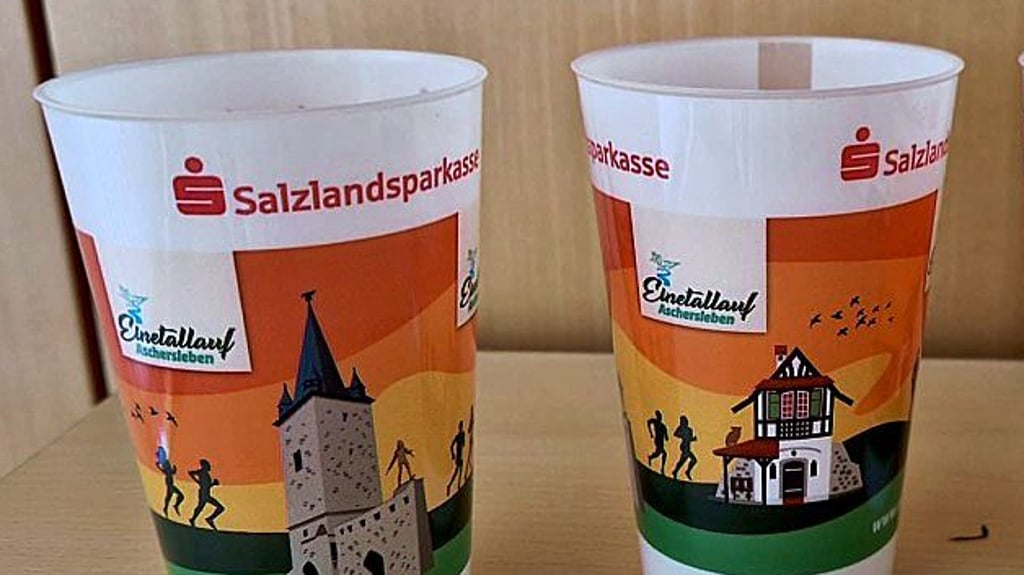Die neuen Becher können zurückgegeben oder als Souvenir mitgenommen werden.