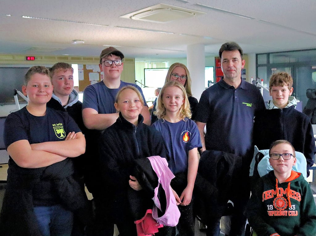 Die Jugendlichen der Feuerwehr Biere konnten bei ihrem Besuch in Staßfurt eine Menge lernen.