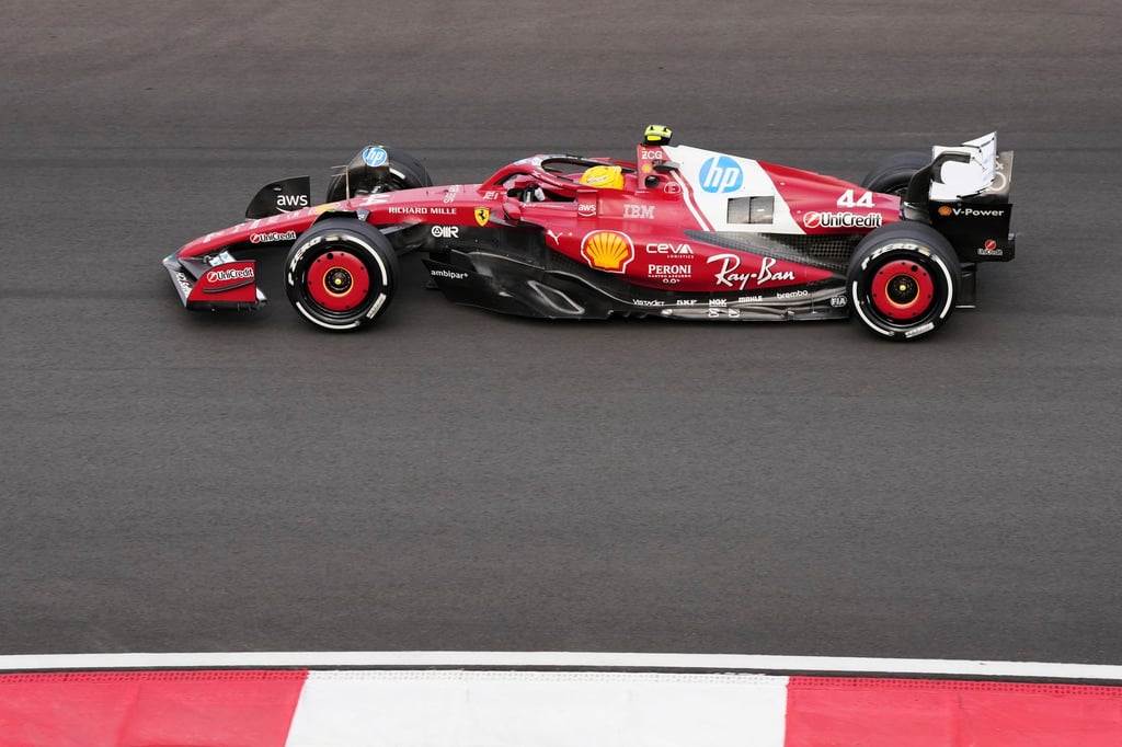Ferrari-Fahrer Lewis Hamilton auf der Strecke in China.