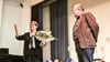 Sylvia Beck bedankt sich bei Klubhauschef Klaus-Dieter Deuser und fordert den Erhalt des Hauses. 