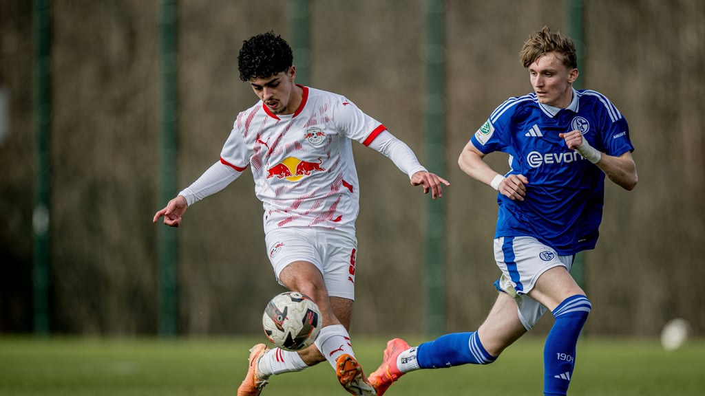 Leipzigs Abdul Al Khalaf (l.) in einem Spiel gegen Schalke 04.