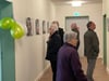 Eine Foto-Ausstellung mit Porträts von ehrenamtlichen Hospizhelfern und Interviews fand großes Interesse zum Tag der offenen Tür im Hospiz Halle.