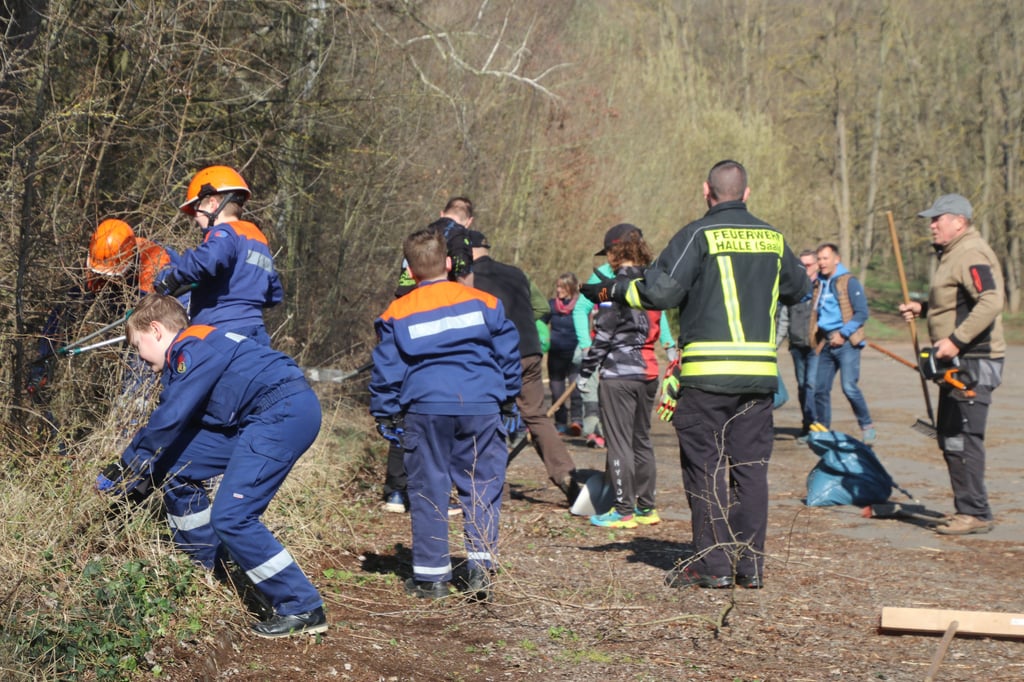 Alle machen mit beim Frühjahrsputz rund ums Heidebad.