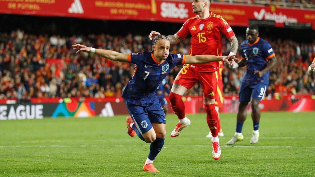 Xavi Simons jubelt gegen Spanien.