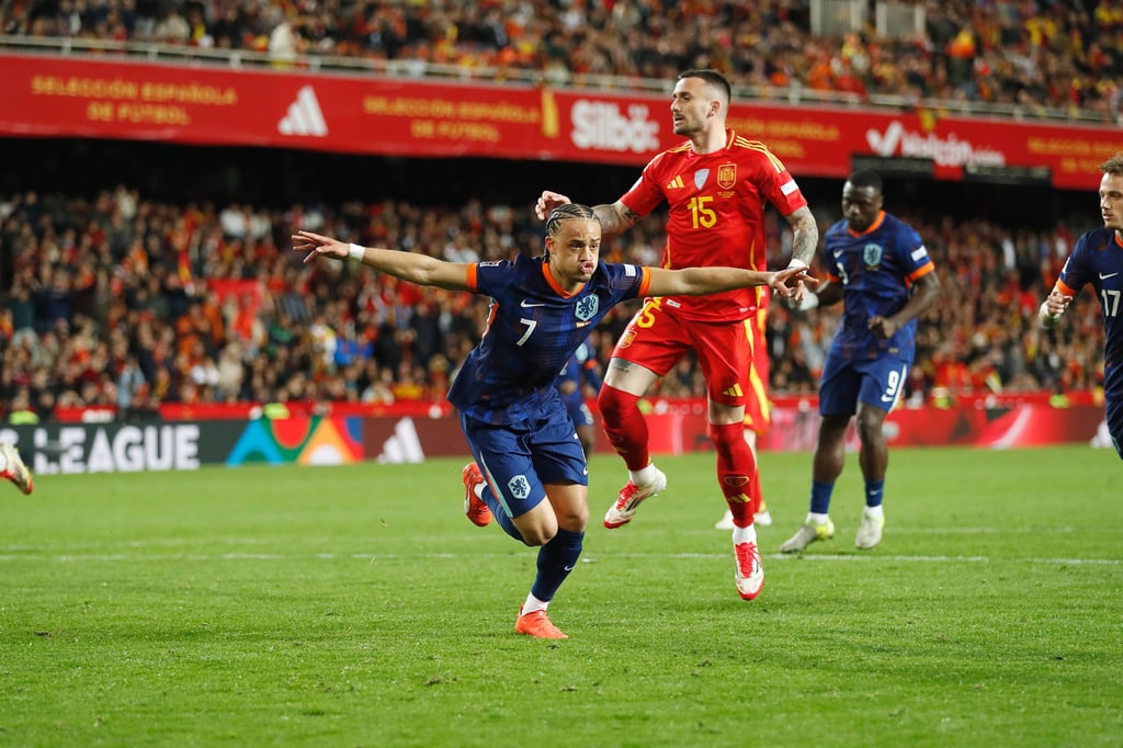 Xavi Simons jubelt gegen Spanien.