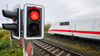 Die Bahn will wegen einer Tunnelsanierung die ICE-Strecke Mannheim-Stuttgart wochenlang sperren. (Symbolbild)