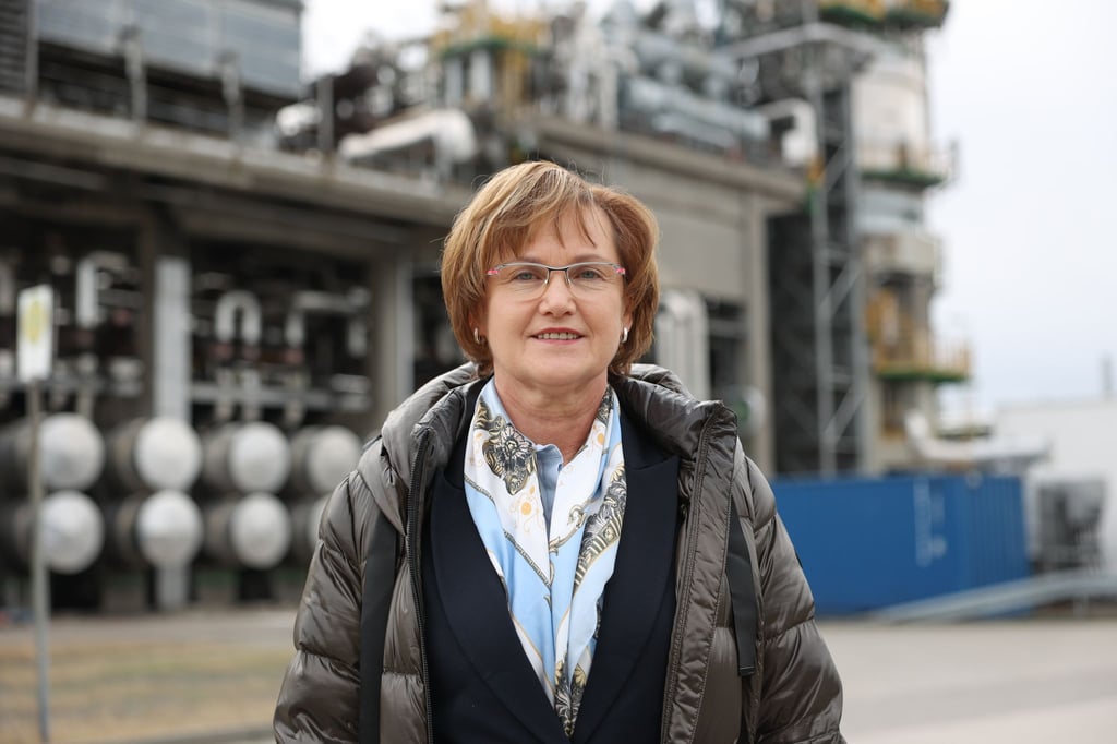 Die Schwedter Bürgermeisterin Annekathrin Hoppe (SPD) beklagt große Unsicherheit über die Zukunft der PCK-Raffinerie. (Archivbild)