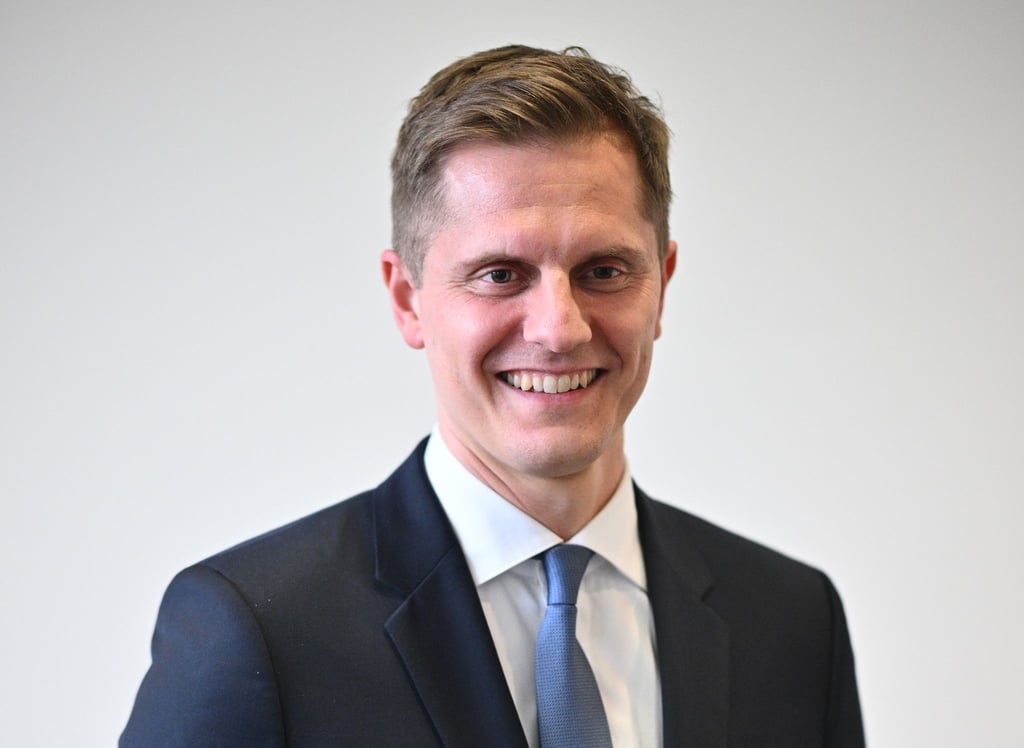 Brandenburgs Justizminister Benjamin Grimm (SPD) hat angekündigt, die Verwaltung und die Justiz effizienter machen zu wollen. (Archivbild)