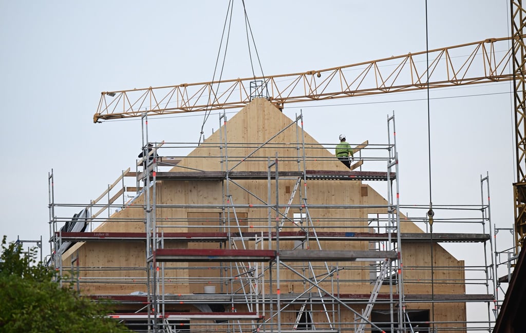 Die Grünen in Sachsen wollen die Holzbauweise auch für größere Gebäude vorantreiben. (Symbolbild)
