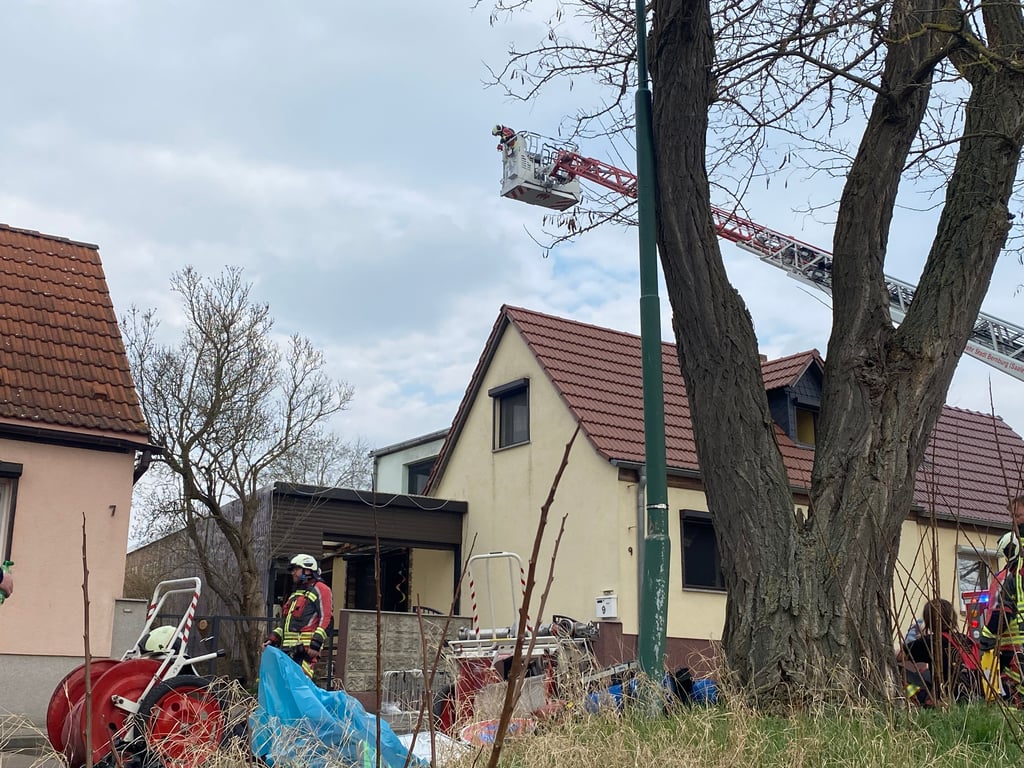 Zu einem Brand in der Straße am Stadtbad in Bernburg wurden die Retter der Feuerwehr gerufen.