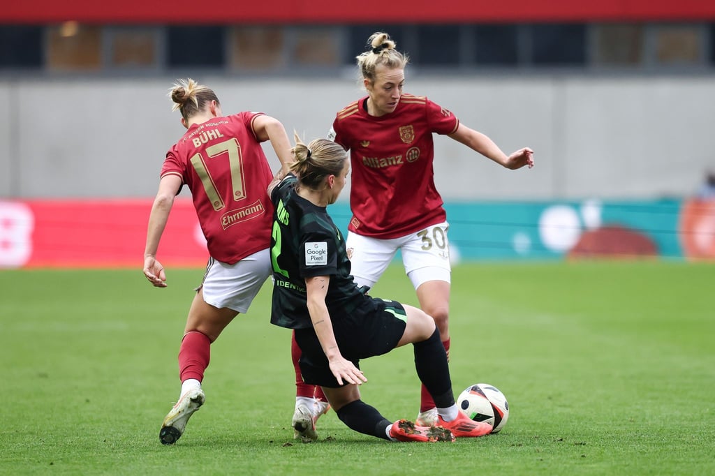 Bleibt Münchnerin: Carolin Simon (r.).