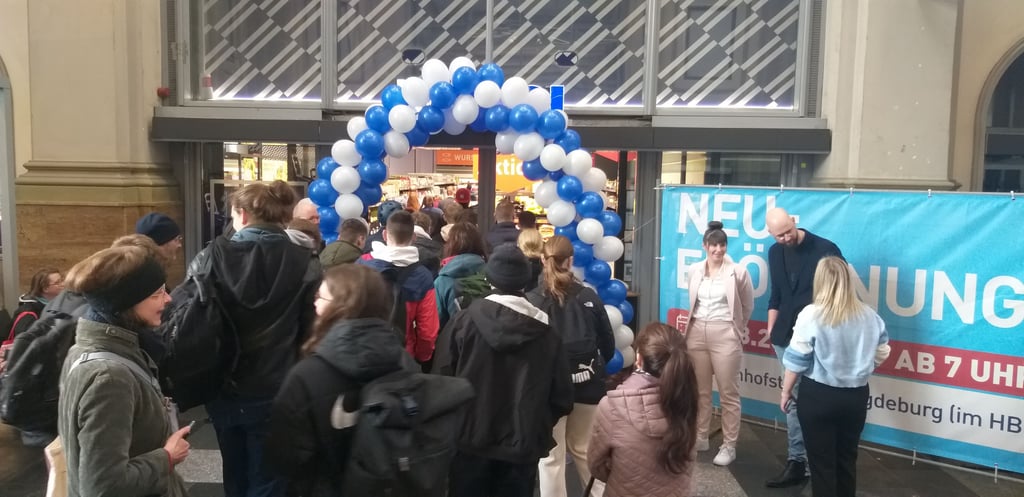Neuer Aldi im Hauptbahnhof Magdeburg Großer Andrang bei Eröffnung