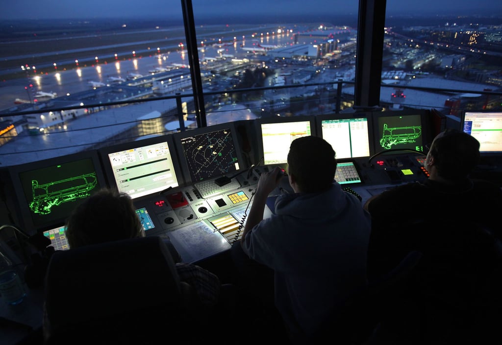 Zeitumstellung während der Nachtschicht: Fällt durch die Umstellung auf die Sommerzeit eine Stunde Arbeitszeit weg, müssen Arbeitnehmerinnen und Arbeitnehmer diese nicht nachholen.