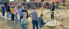 Ortsbürgermeister Martin Schulz (rechts) übergab den neuen Spielplatz in  Liesten an die Kinder. 