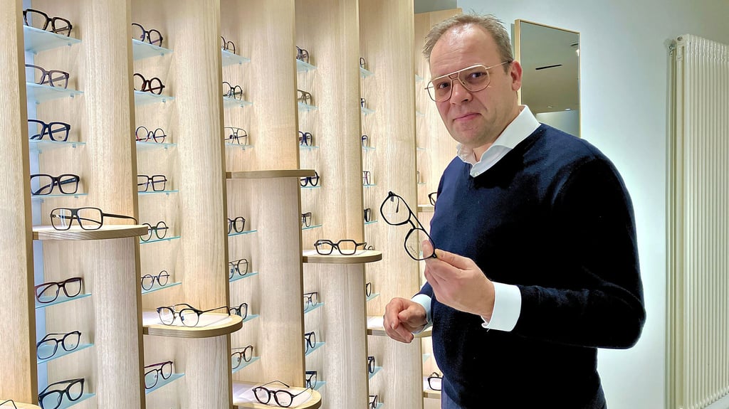 Kristian Kloevekorn-Norgall leitet mit seiner Schwester Trothe Optik in Halle. Im „Haus des Sehens“ modernisieren sie ihr Unternehmen stetig.