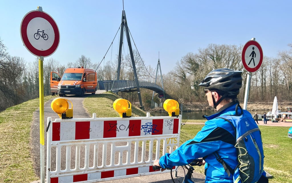 Die Saalebrücke in Gröna bleibt mehrere Wochen gesperrt.