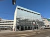Am ehemaligen Kaufhaus Magnet wird die Fassade eingerüstet.