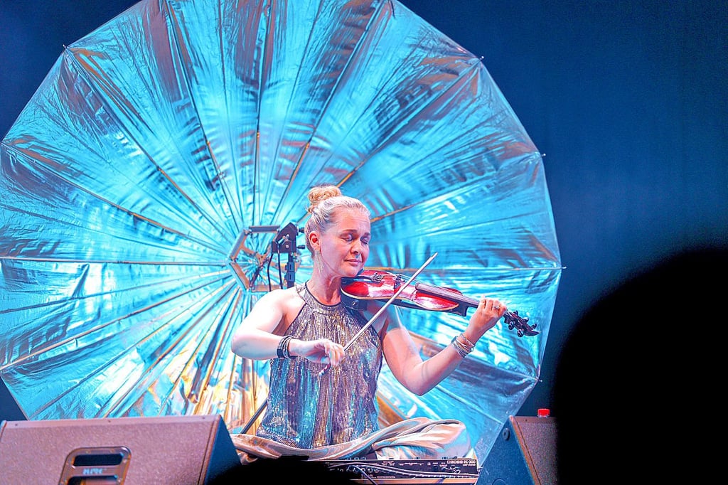 Nora Kudrjawizki auf der Bühne des Alten Theaters am Jerichower Platz während der Gala für die Magdeburger des Jahres 2024.