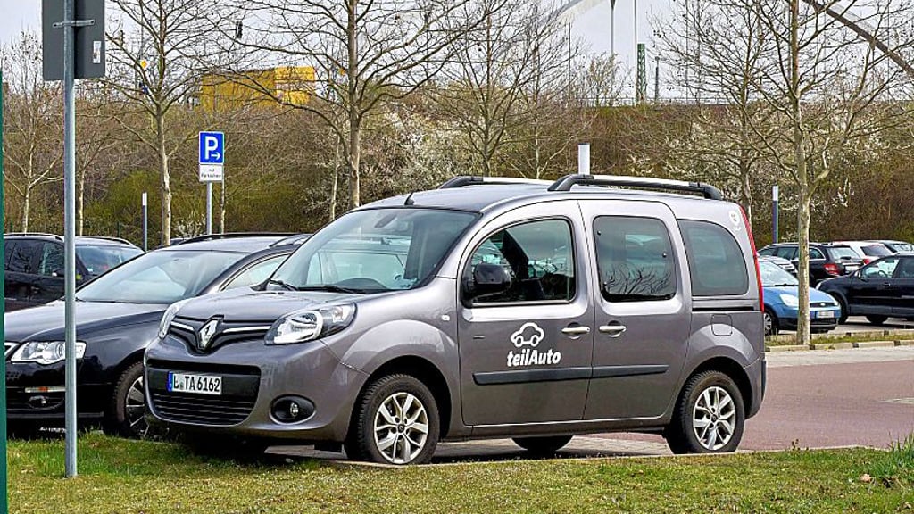 Der teilAuto Carsharing-Parkplatz am Hauptbahnhof Dessau