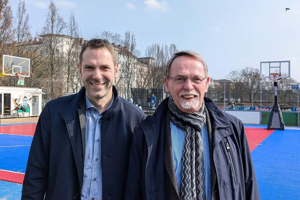 LSB-Sportdirektor Friedhard Teuffel (l) und LSB-Präsident Thomas Härtel freuen sich über Rekordzahlen.