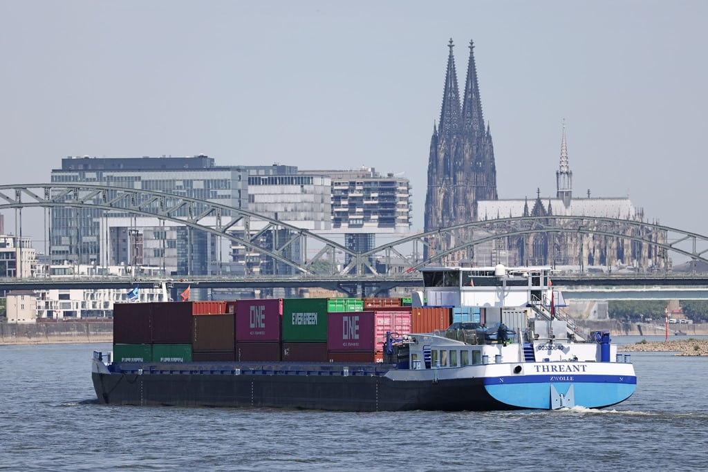 Die deutsche Binnenschifffahrt transportiert etwas mehr Güter, bleibt aber auf niedrigem Niveau (Archivbild)