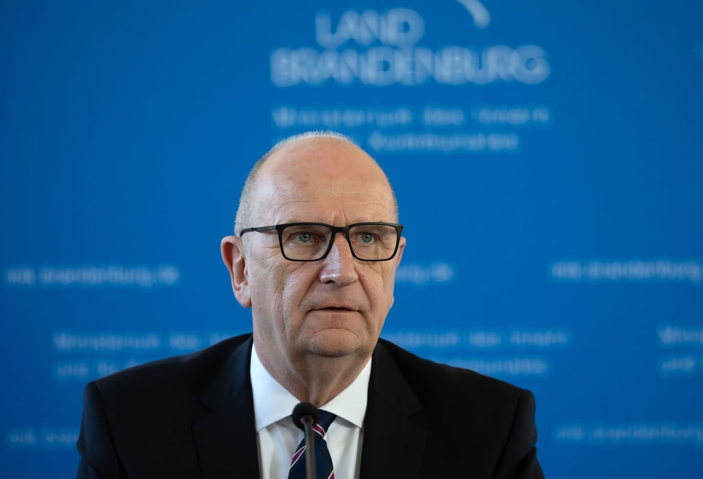 Brandenburgs Ministerpräsident Dietmar Woidke (SPD) dringt auf einen schärferen Kurs in der Migrationspolitik (Archivbild).