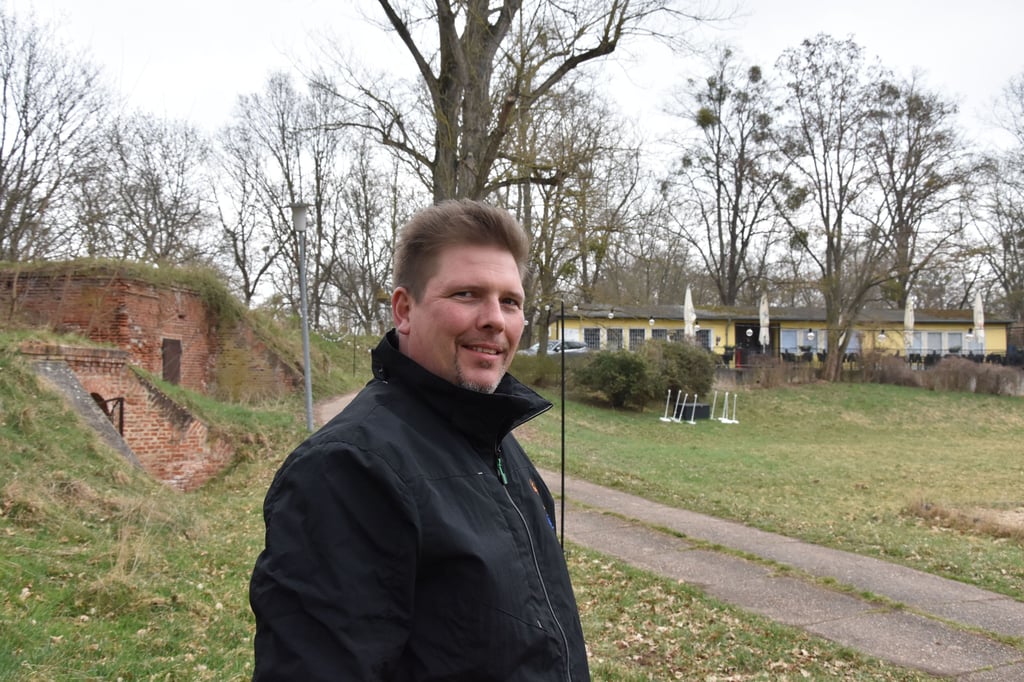Tobias Thiele-Philippi hat vor zwei Jahren das Café im Fort XII im Stadtpark übernommen.