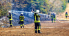 Mehrere Ortswehren aus dem Bereich Wanzleben beim Löschen eines Böschungsbrandes an der Bahntrasse Magdeburg–Hannover.