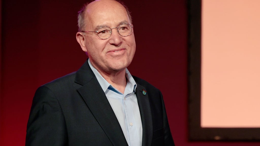 Gregor Gysi ist einer der beliebtesten Politiker Deutschlands. Am 27. März war er zu Gast bei der Online-Offline-Reihe des Rotary-Clubs Sangerhausen im Kloster Helfta.