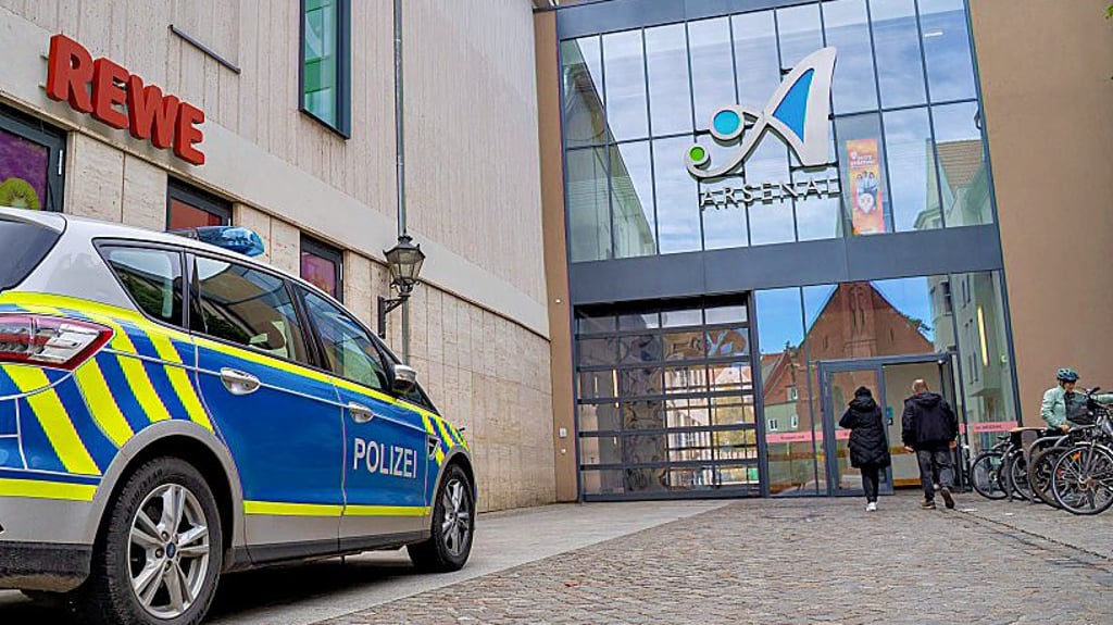 Vor dem Arsenal gibt es immer wieder Ärger.