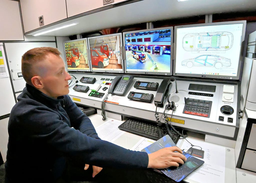 Ascherslebens Ortswehrleiter Andreas Heinze ist bereits mit der Technik vertraut.