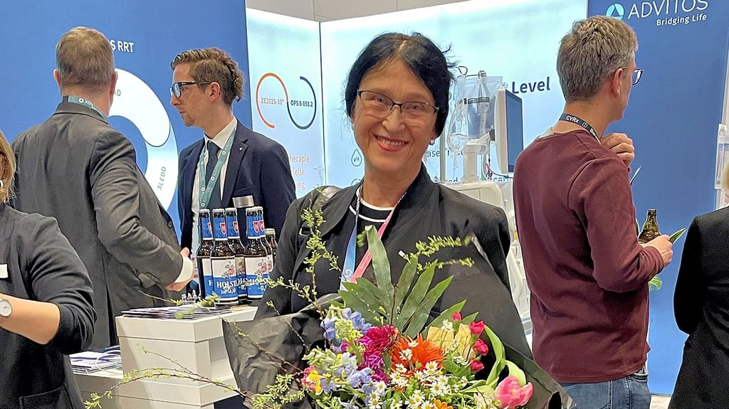 Liane Kändler bei ihrer Auszeichnung mit der Silbernen Ehrennadel.