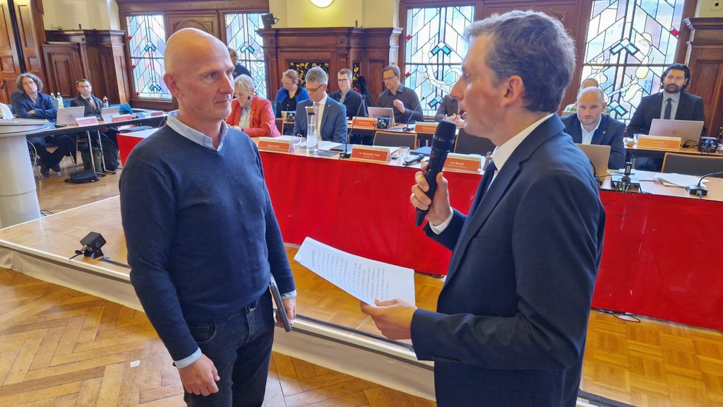 Die CDU-Fraktion wird größer: Daniel Petzold wird neu als Stadtrat vereidigt.