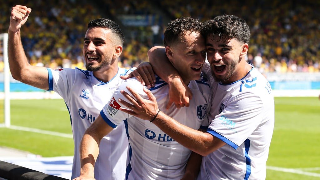 Livan Burcu, Martin Kaars und Abu-Bekir El-Zein vom 1. FC Magdeburg (v.l.).