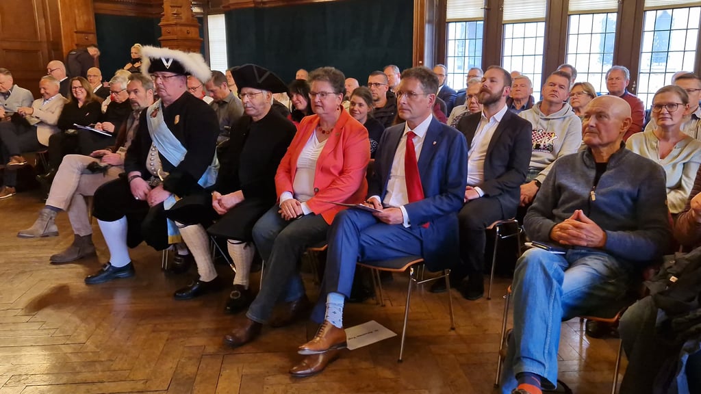 Solange er noch nicht vereidigt ist, muss Vogt im Zuschauerraum Platz nehmen.