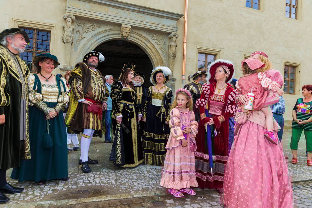 Lutherstadt Wittenberg feiert Luthers Hochzeit in historischen Gewändern.