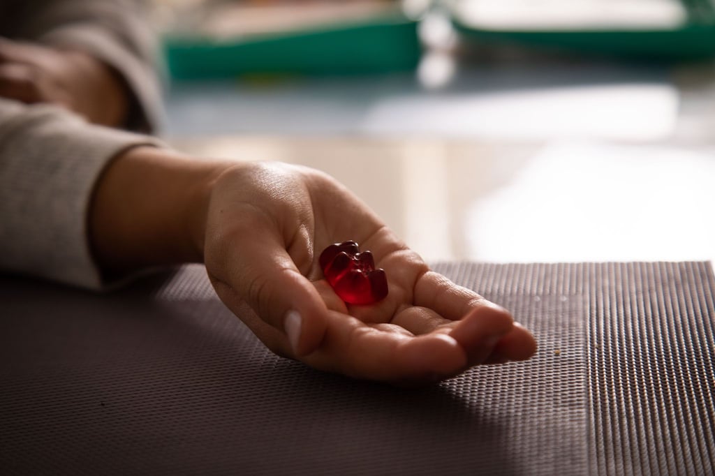 Nahrungsergänzungsmittel für Kinder sehen oft aus wie Gummibärchen. Stiftung Warentest hat 18 Präparate untersucht - „überflüssig sind alle“.