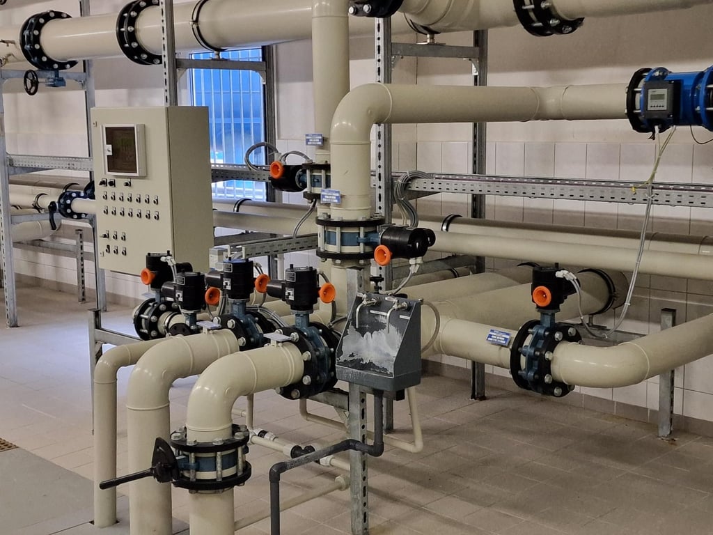 Kostbares Gut: Trinkwasser. In der Region Gardelegen wird das Wasser in acht Brunnen, unter anderem im Wasserwerk Lindenthal, hier ist der Technikbereich zu sehen, gefördert.