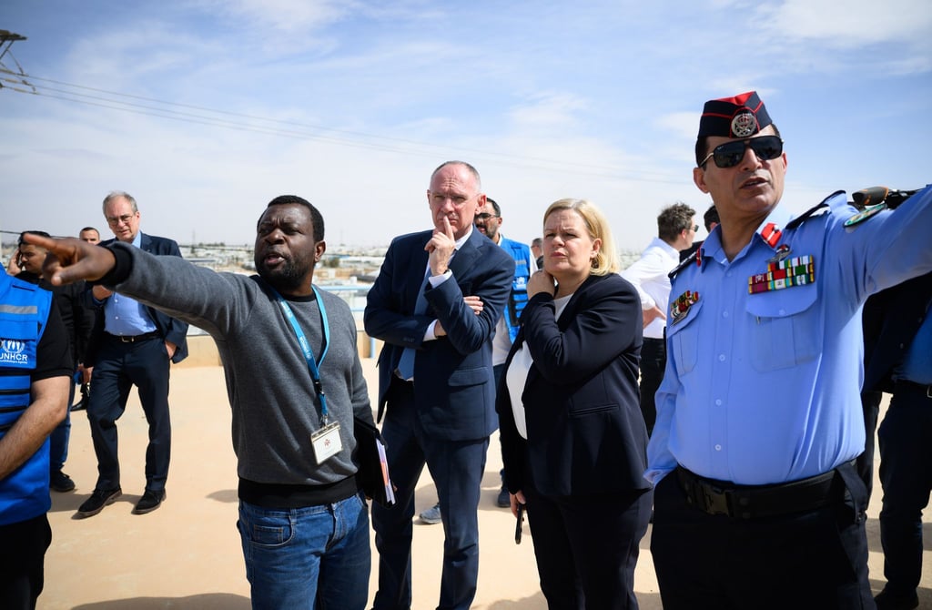Bundesinnenministerin Nancy Faeser (SPD) und ihr österreichischer Amtskollege, Gerhard Karner, entschieden sich nach der Absage ihrer Reise nach Syrien, in Jordanien das Flüchtlingslager Saatari zu besuchen.