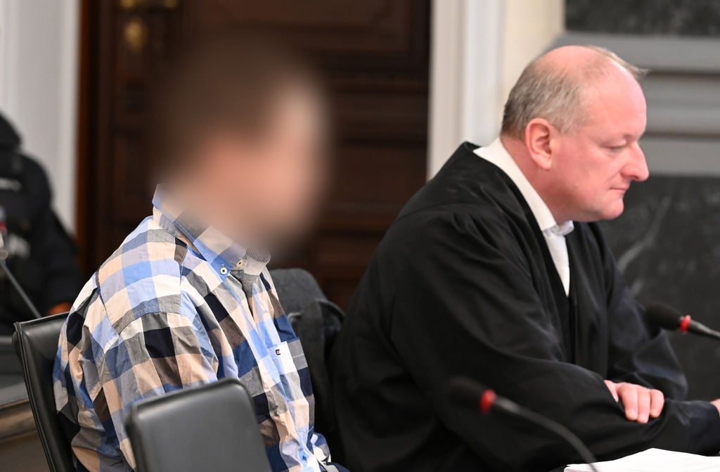 Wegen dreifachen Mordes zu lebenslanger Haft verurteilt: Ein 28-Jähriger hat in Tirpersdorf im Vogtland seine Mutter und seine Großeltern mit einer Axt erschlagen. (Archivbild)